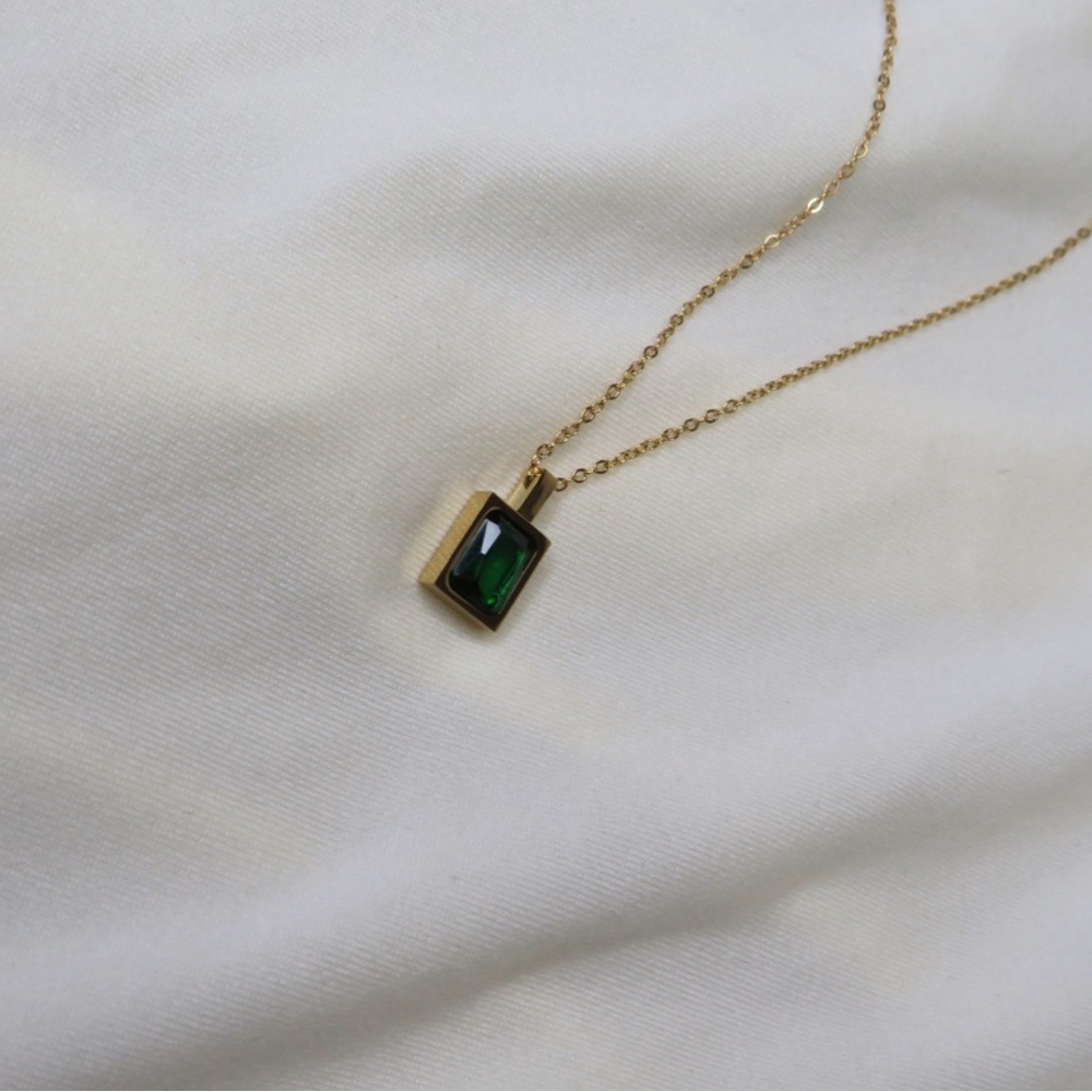 NEW 18K GOLD PLATED GREEN CRYSTAL NECKLACE